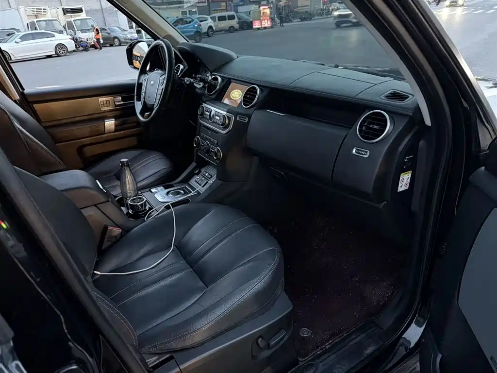 Land Rover Discovery 2016 3.0 SC Gloss Black Collector's Edition HSE фото 16