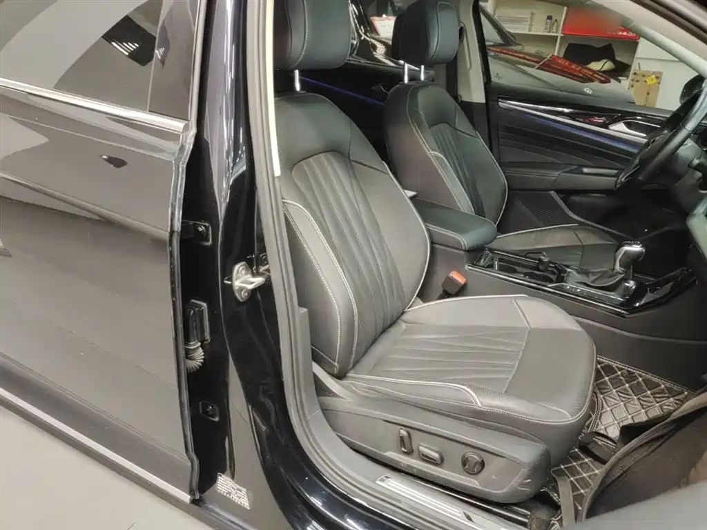 Volkswagen Passat 2022 330TSI Luxury Edition фото 25