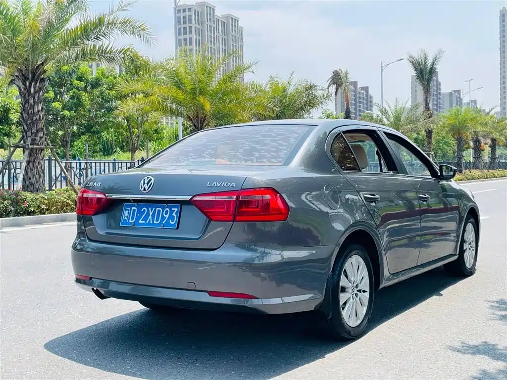 Volkswagen Lavida 2013 Facelift Classic 1.6L Automatic Comfort фото 4