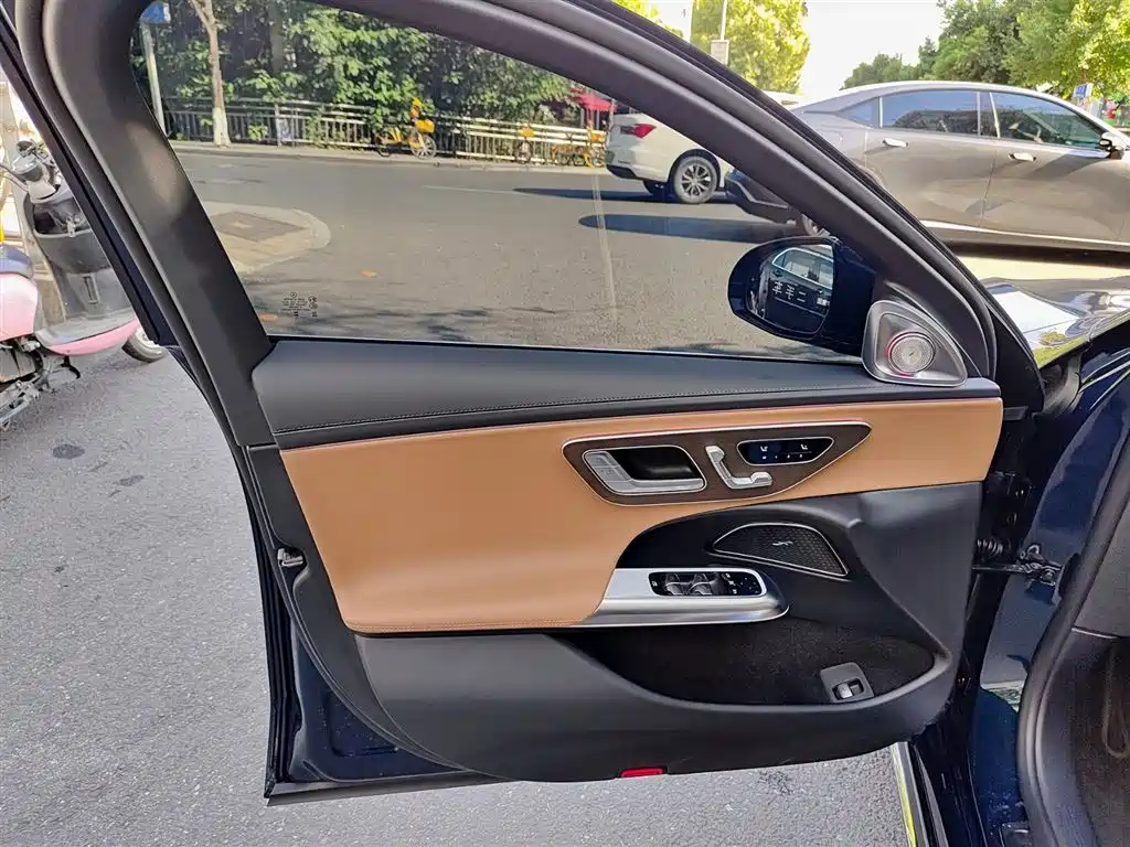 Mercedes-Benz E-Class 2025 E 300 L Fashion фото 6