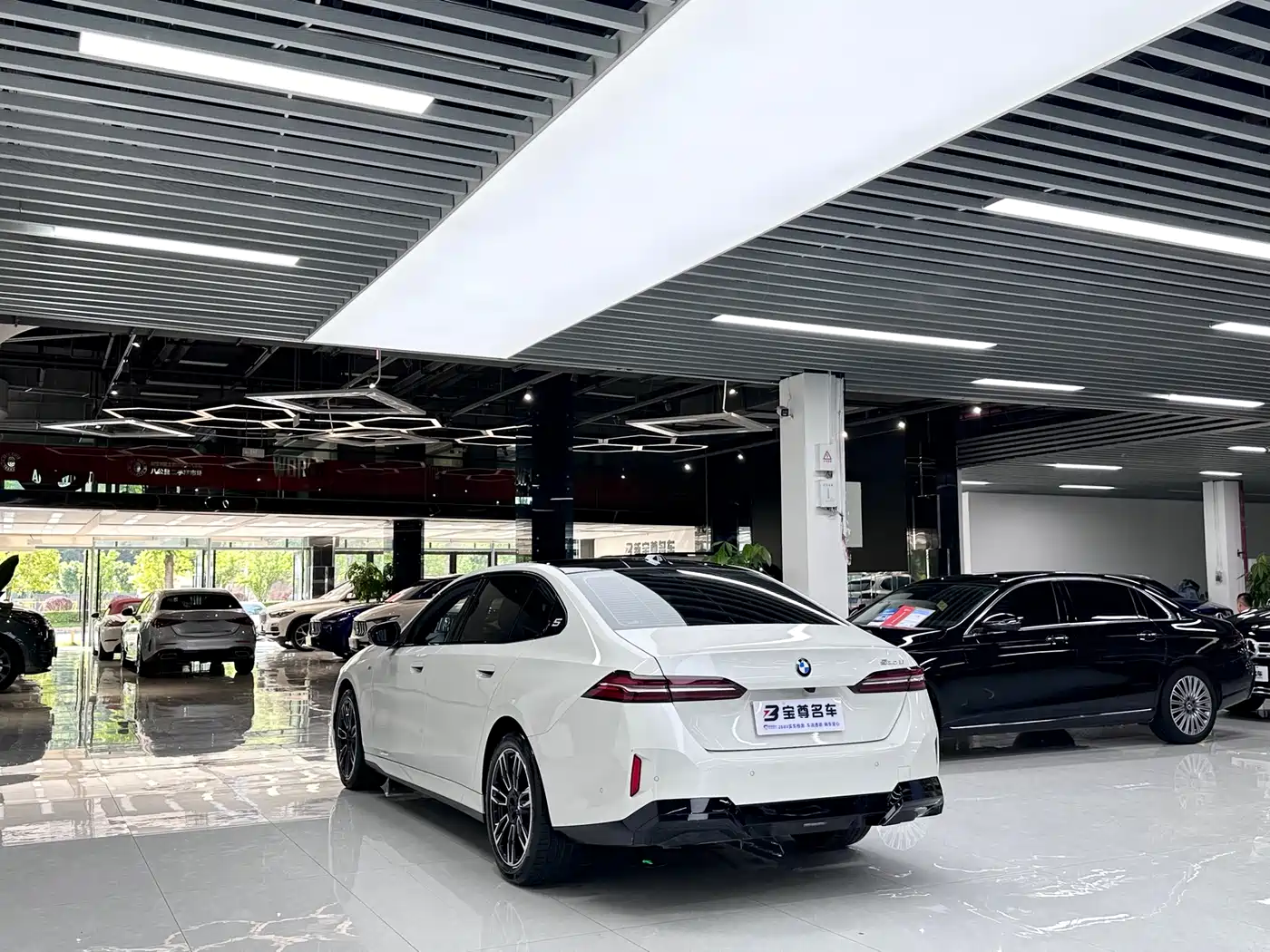 BMW 5 Series 2024 530Li Leading M Sport Package фото 17