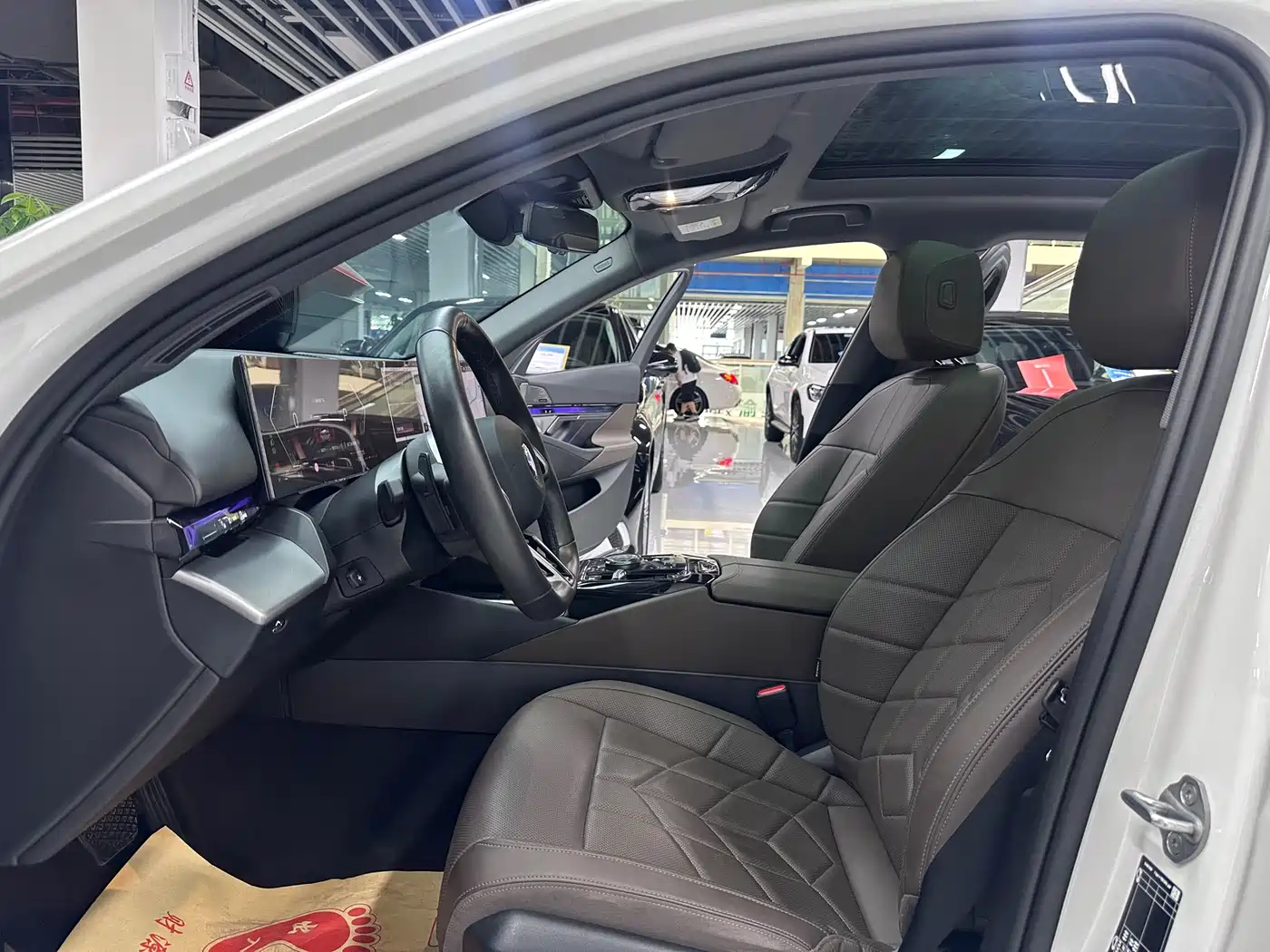 BMW 5 Series 2024 530Li Leading M Sport Package фото 4