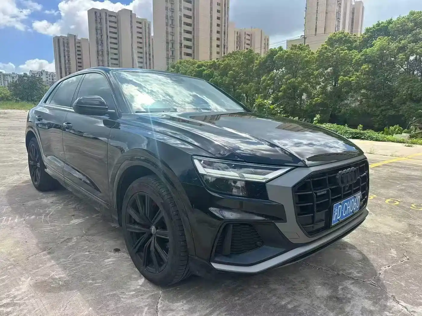 Фото 2 - Audi Q8