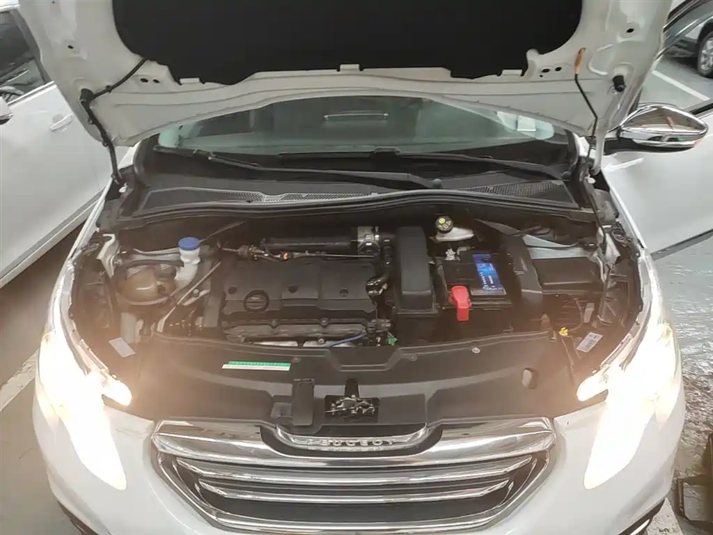 Peugeot 2008 2014 1.6L Automatic Navigation Edition фото 20
