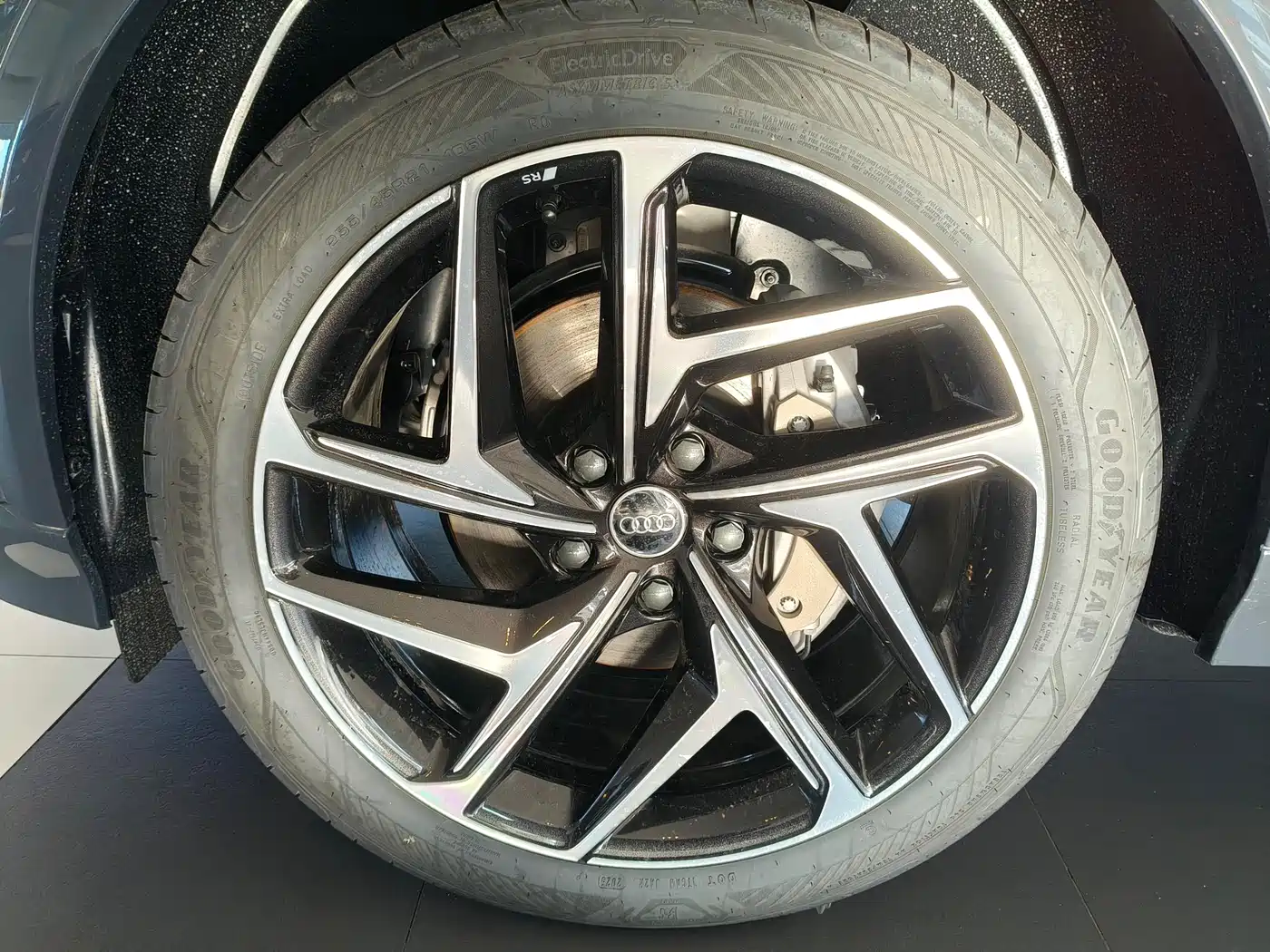 Audi Q6L e-tron 2025 Model Pioneer Edition фото 17