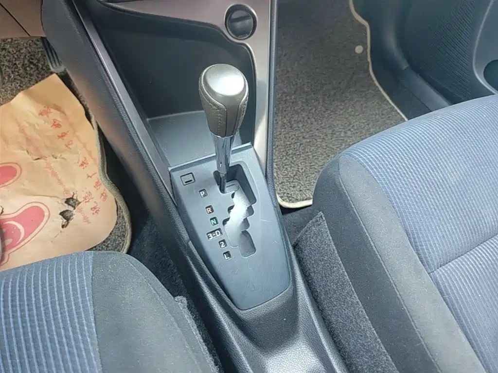 Toyota YARiS L Zhi Xuan 2015 1.5E Auto Charming Edition фото 14