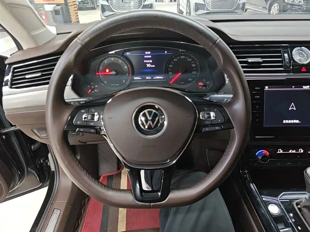 VOLKSWAGEN HUIANG