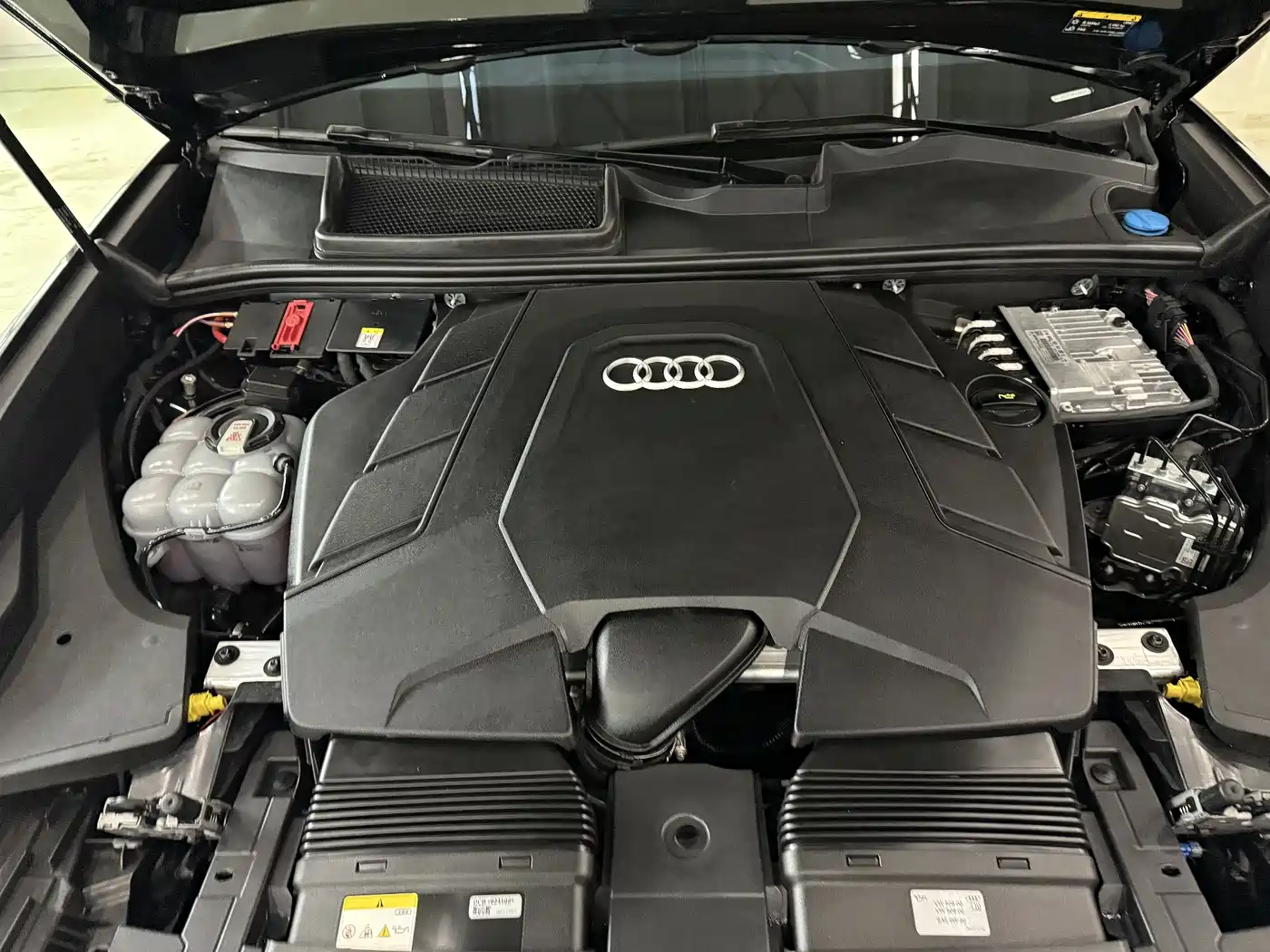 Audi Q8 2023 55 TFSI Luxury Sport фото 10