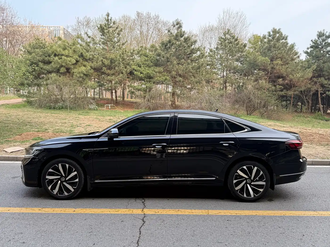 Volkswagen Passat 2023 Facelift 330TSI Starlight Elite Edition фото 3
