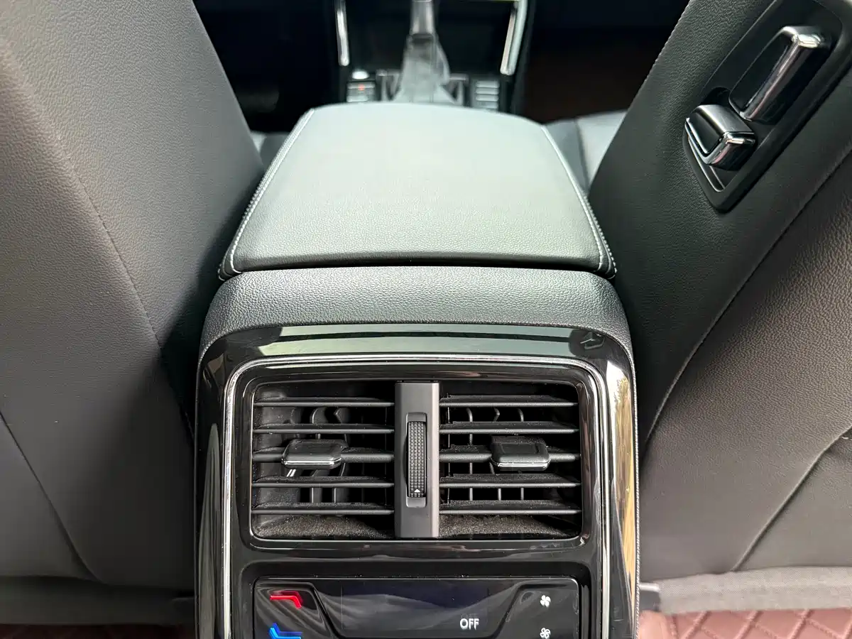 Volkswagen Passat 2023 Facelift 330TSI Starlight Elite Edition фото 7