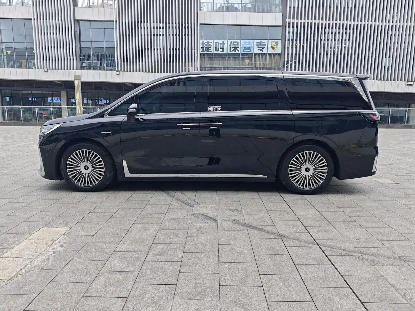 Voyah Auto Voyah Dreamer 2025 PHEV AWD Flagship Qian Kun Edition фото 25