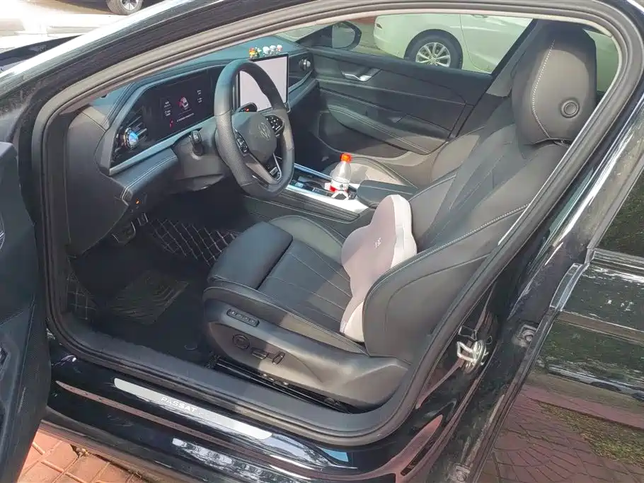 Volkswagen Passat 2025 Pro 380TSI Dragon Glory Edition фото 9