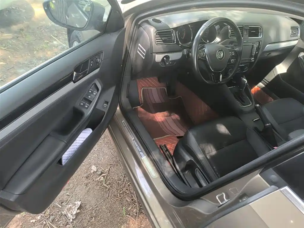 Volkswagen Sagitar 2017 1.6L Automatic Comfort фото 16