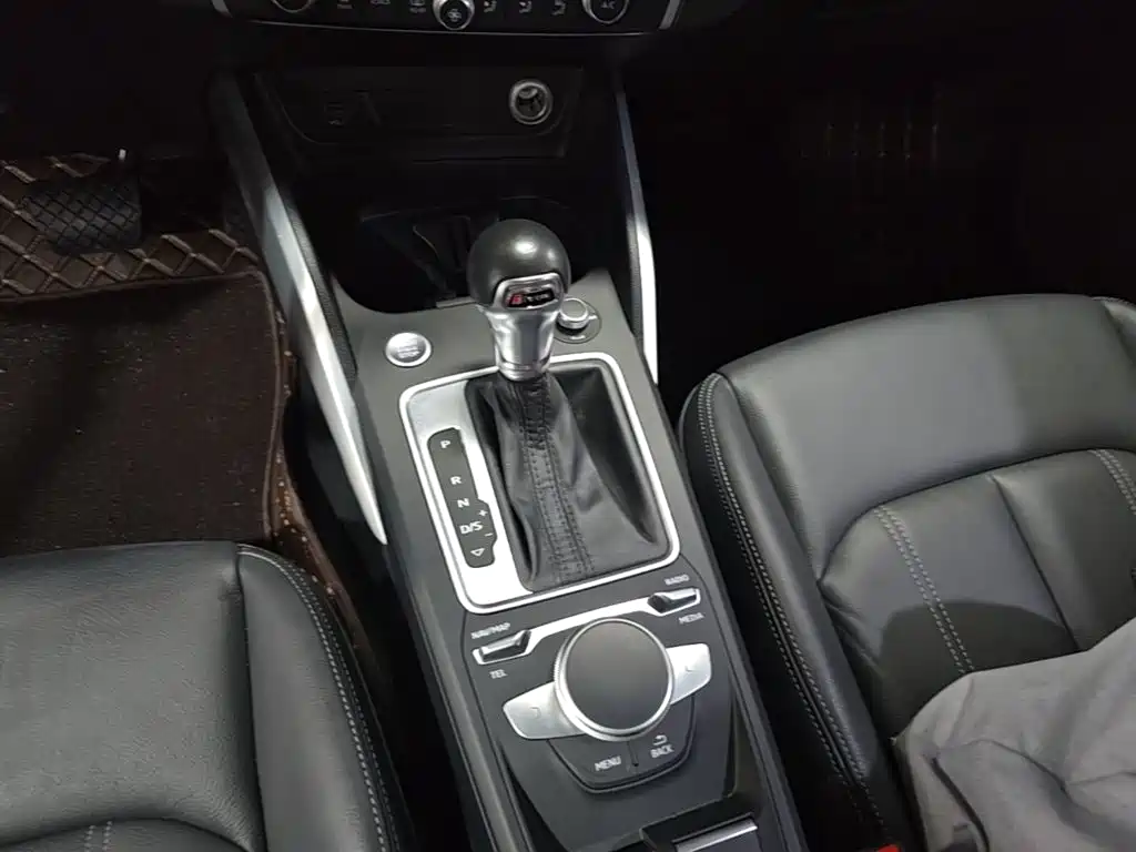 Photo 14 - Audi Q2L