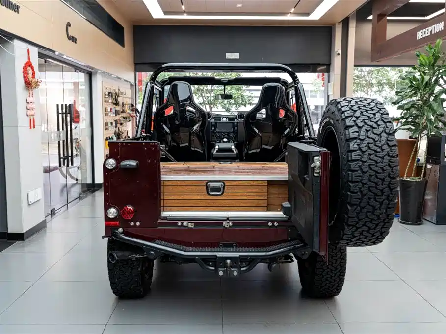 Land Rover Defender фото 10