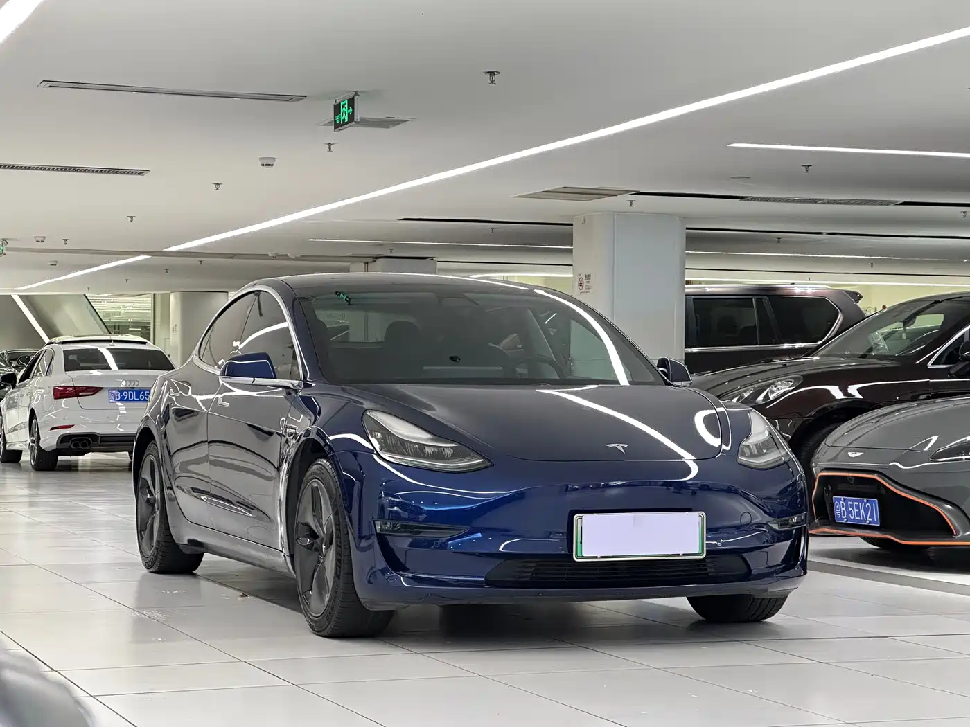 Tesla Model 3 (Import) 2019 2019 Long Range RWD Version