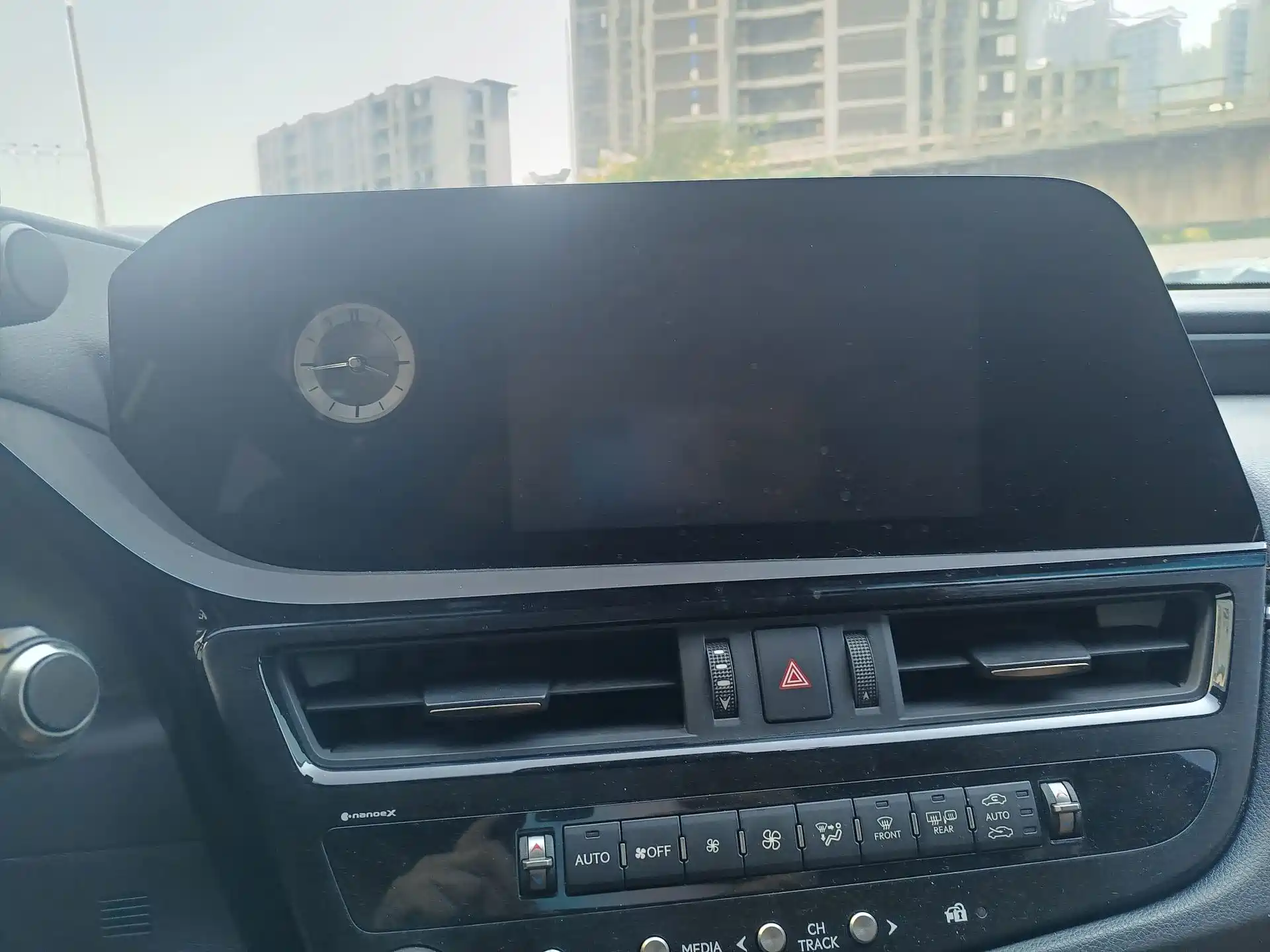 Photo 27 - Lexus ES