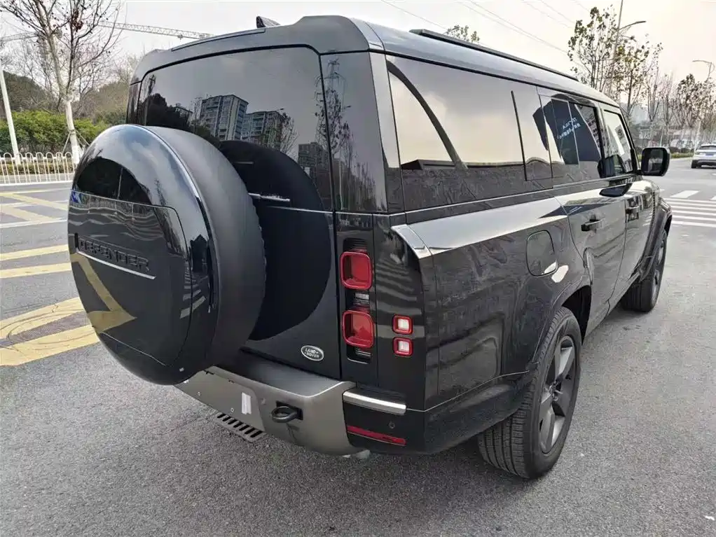 Land Rover Defender 2025 130 3.0T P400 7-Seater Luxury Edition фото 4