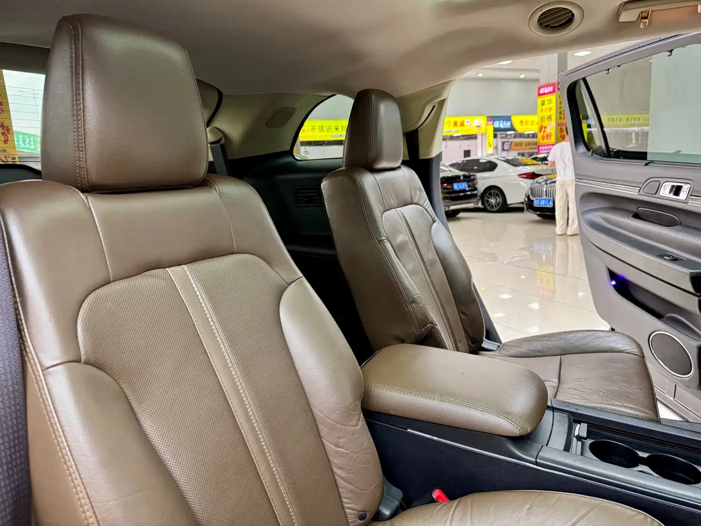 Lincoln MKT 2010 Model 3.5T EcoBoost AWD фото 11
