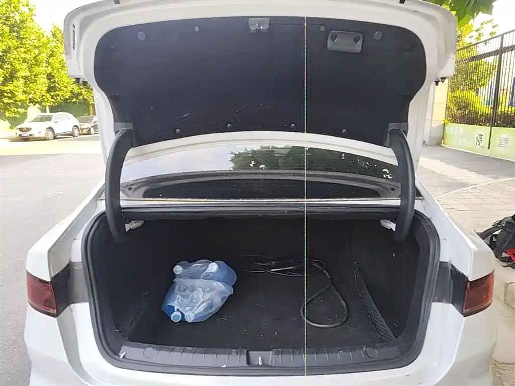 BYD Qin PLUS 2023 Champion Edition DM-i 120KM Leading Type фото 19