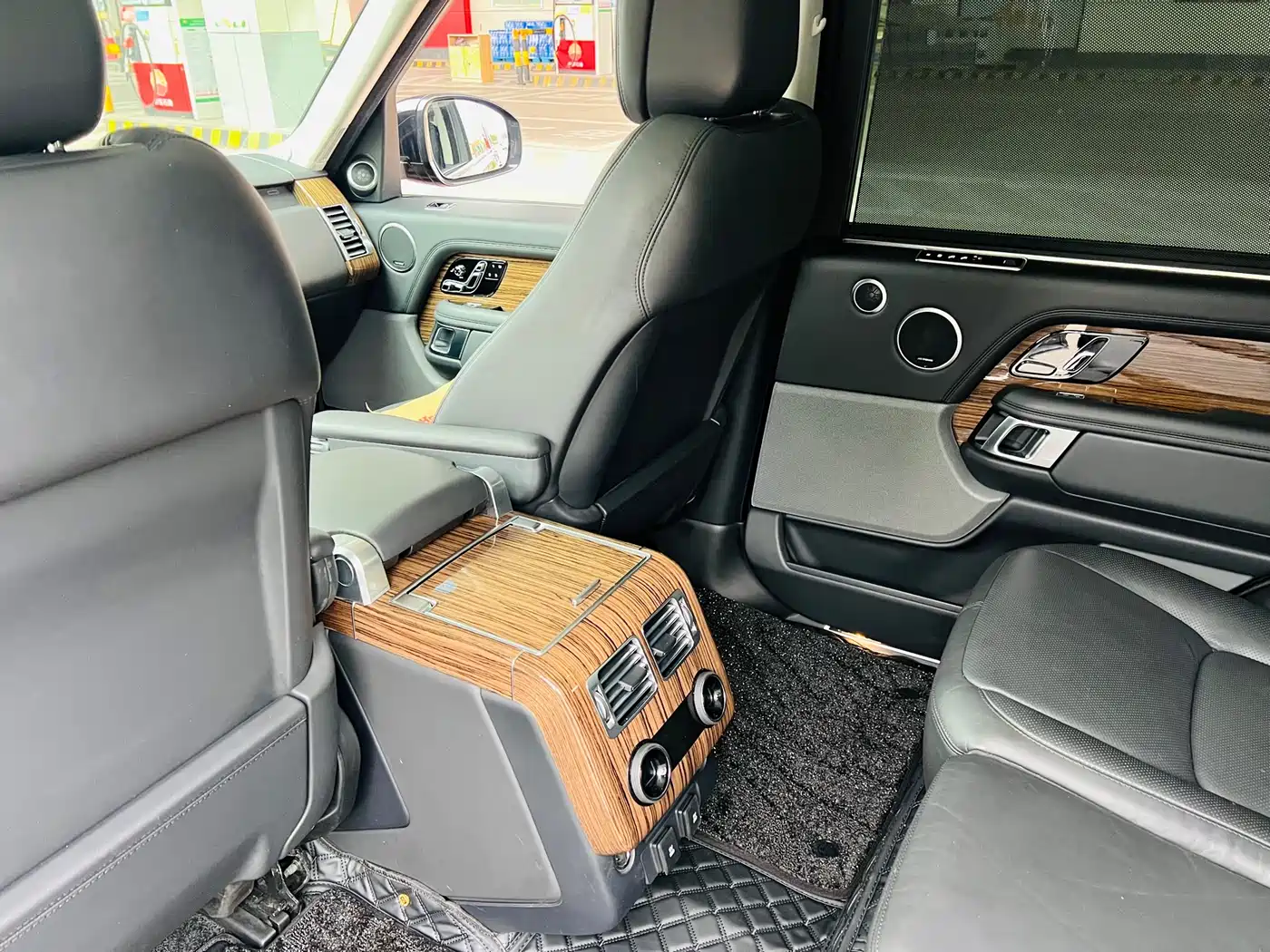Land Rover Range Rover 2018 3.0 SC V6 Vogue Heritage Extended Edition фото 6