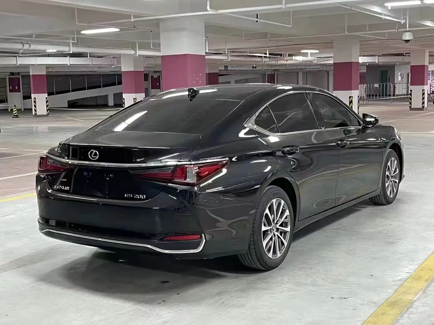 Lexus ES 2023 200 Excellence Edition фото 8