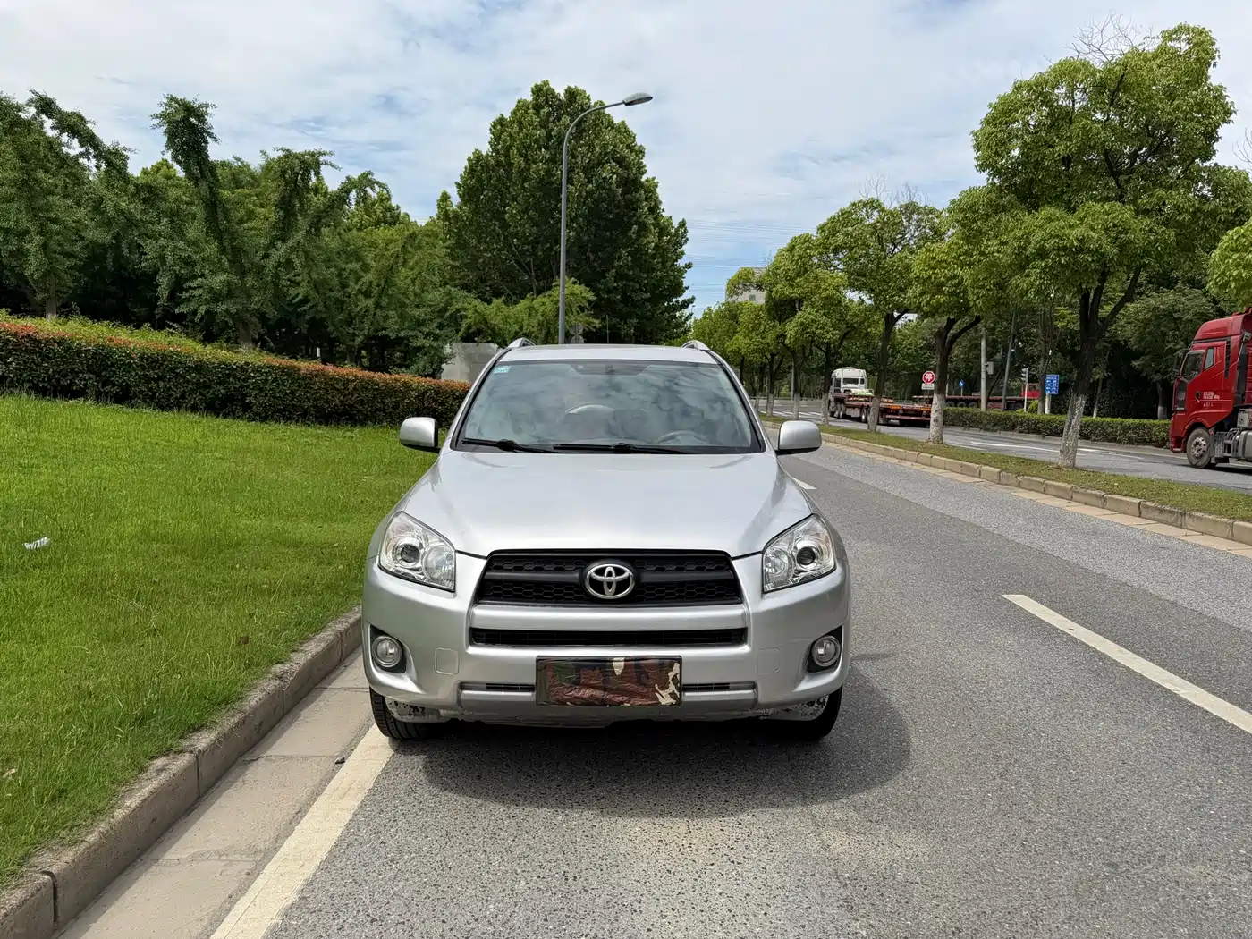 Toyota RAV4 Rongfang 2010 2.0L Automatic Luxury Upgrade Edition фото 2