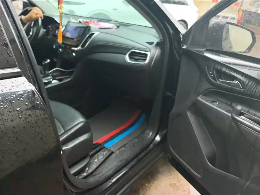 Chevrolet Equinox 2018 535T Automatic Galloping Edition фото 8