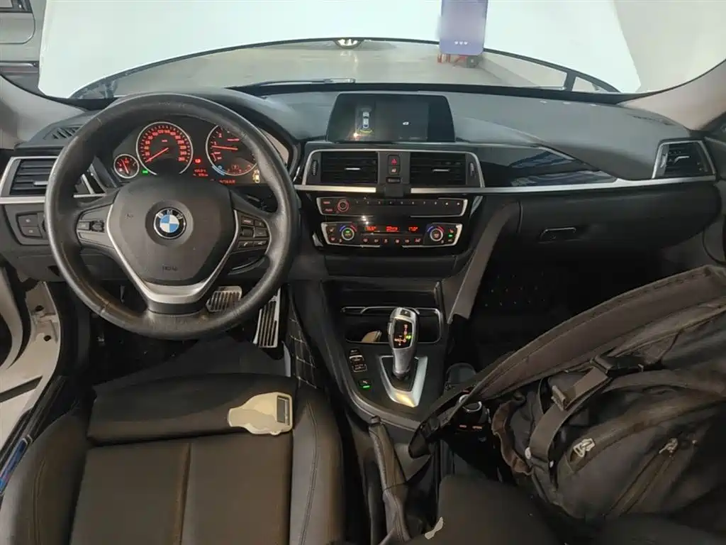 BMW 3 Series GT 2018 320i Fashion фото 10