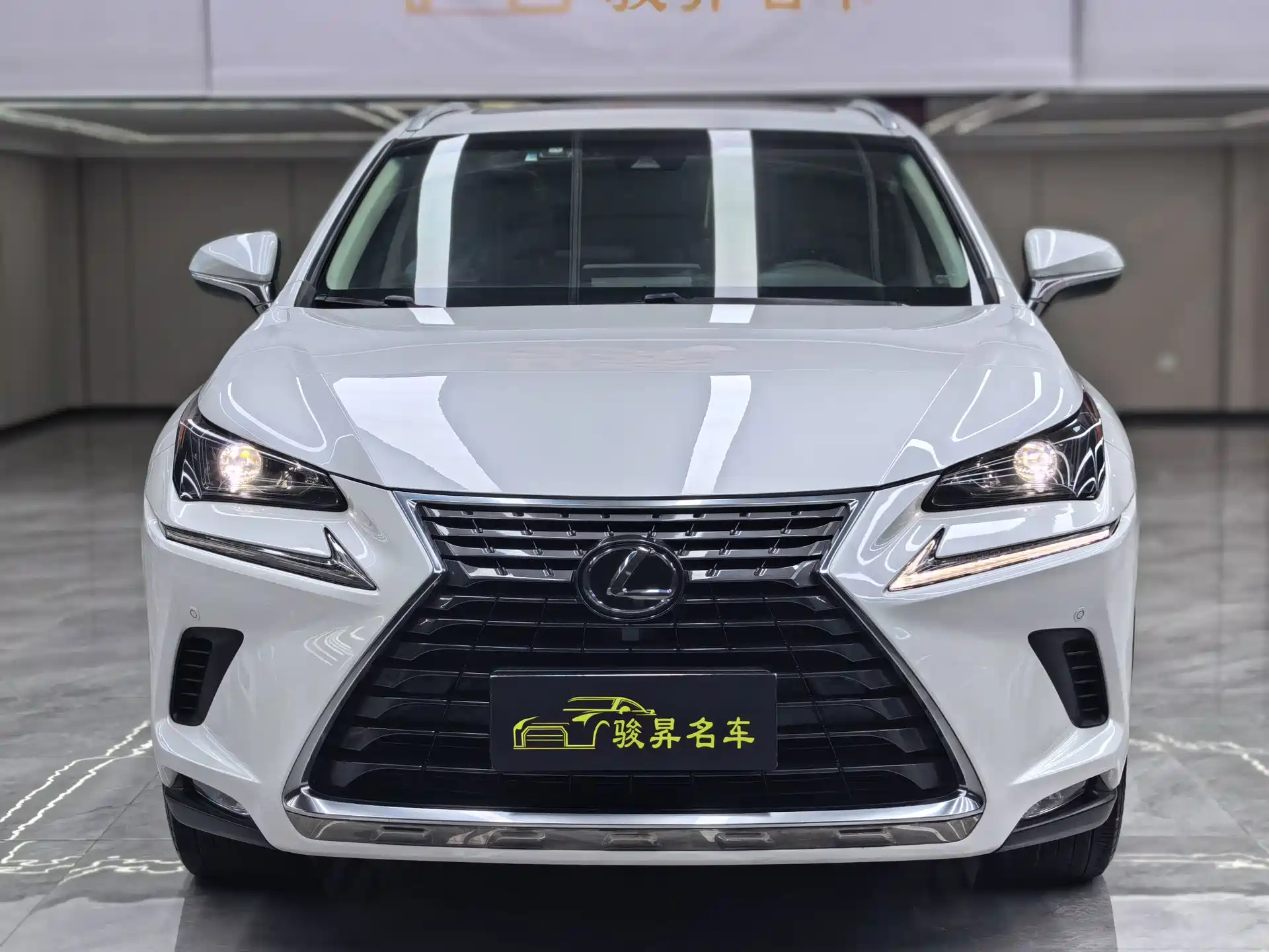 Фото 2 - Lexus NX