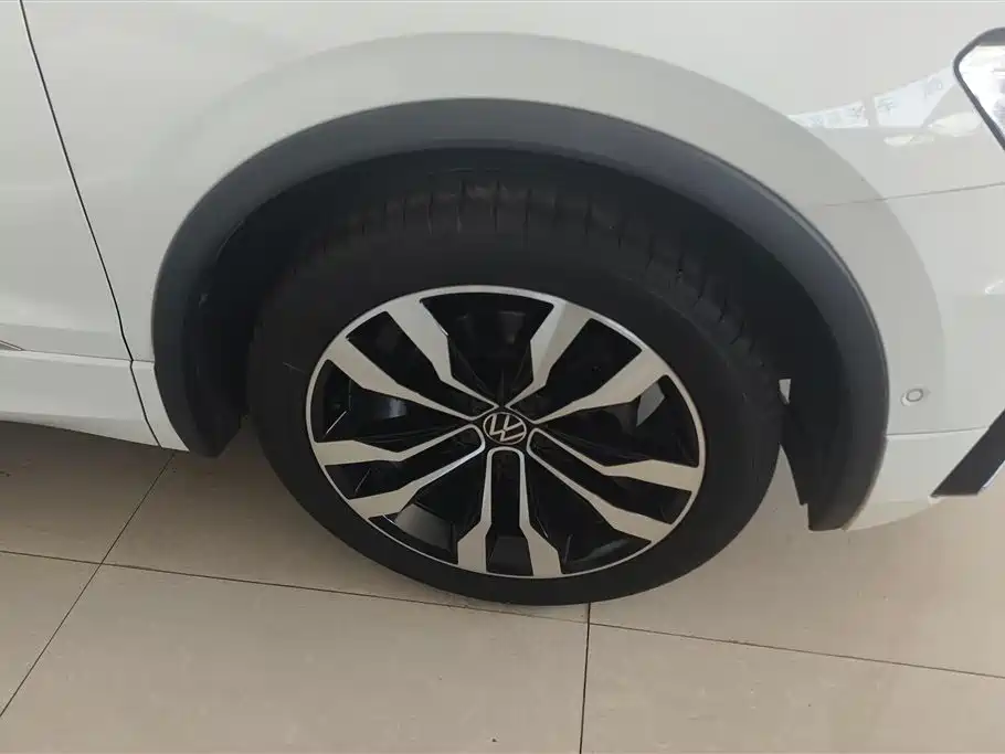 Volkswagen Tiguan L 2021 330TSI Automatic 2WD R-Line Premium фото 6