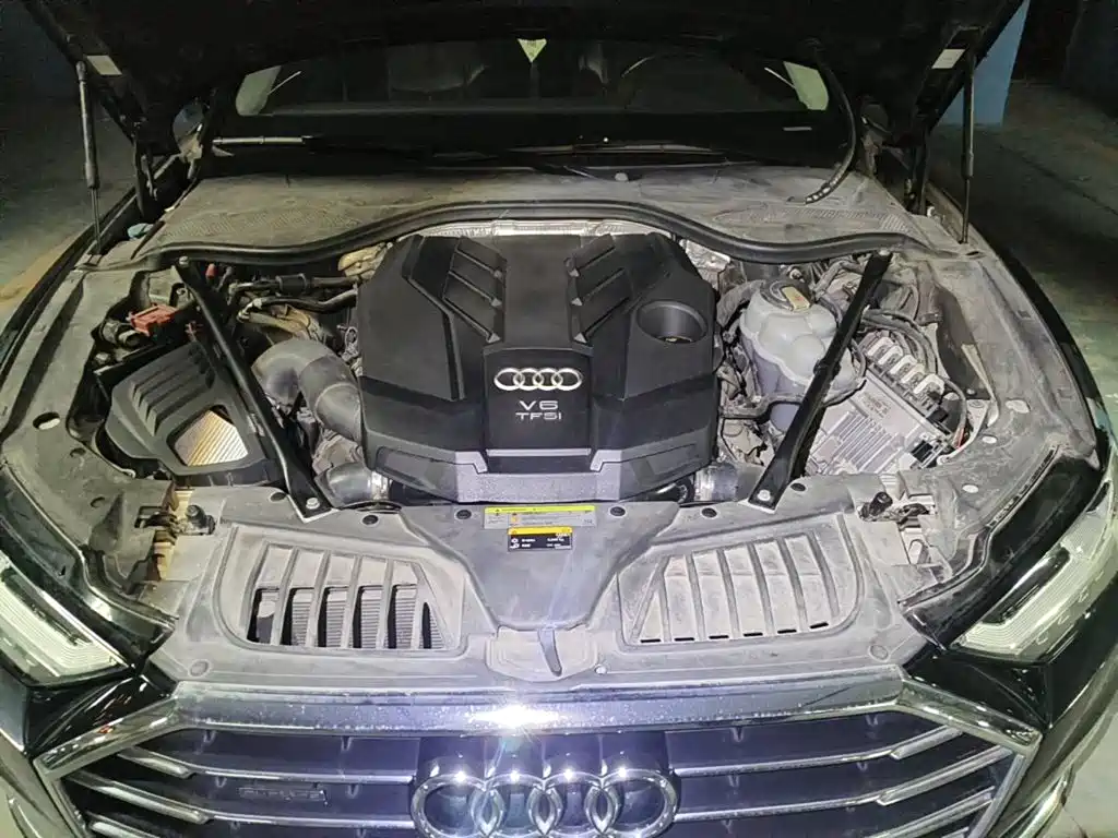 Фото 3 - Audi A8