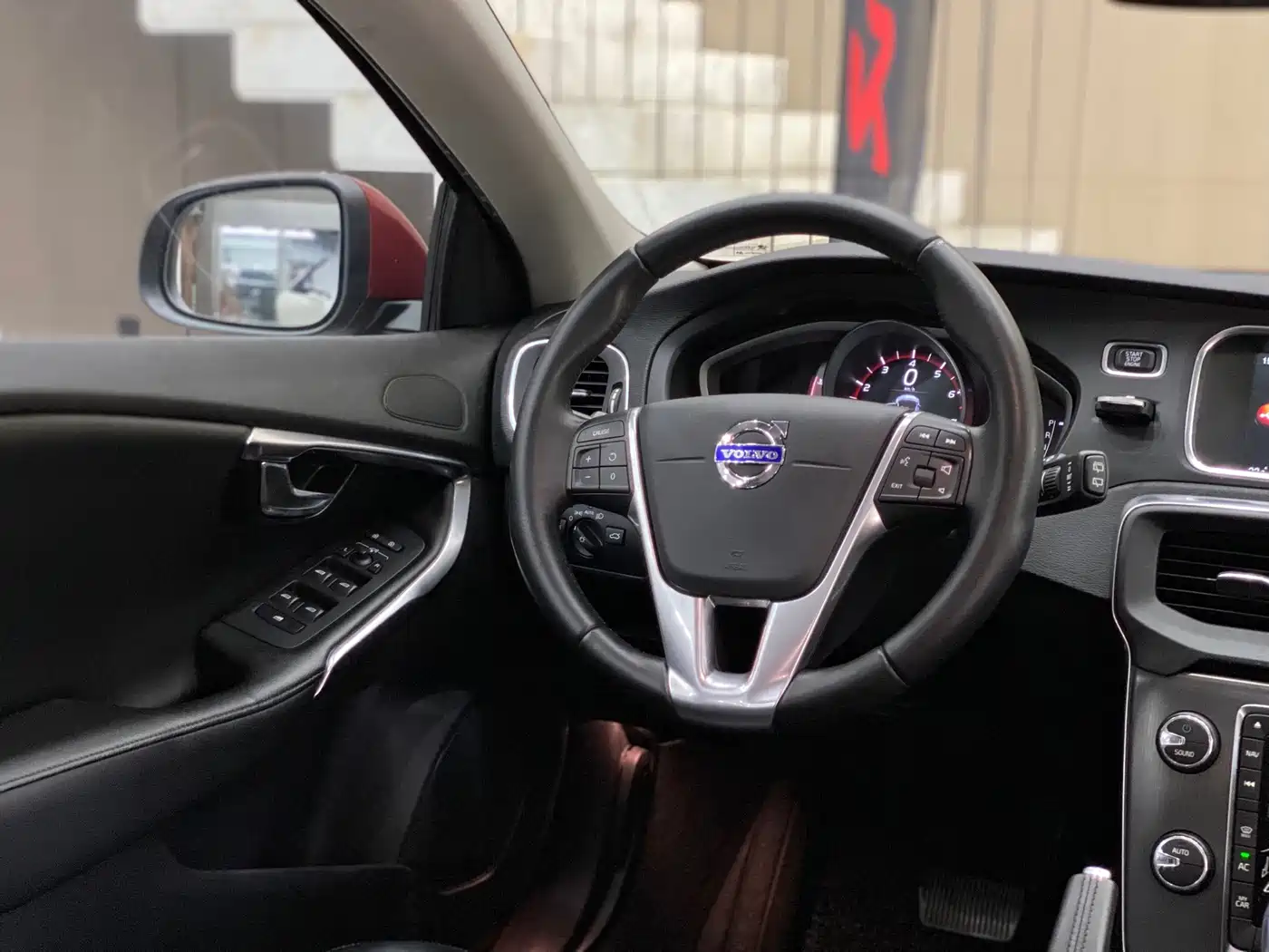 Фото 9 - Volvo V40