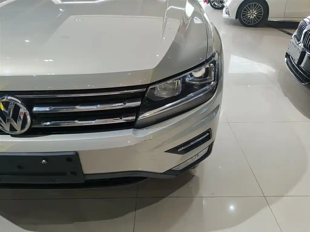 Volkswagen Tiguan L 2017 330TSI Automatic 2WD Luxury Edition фото 24