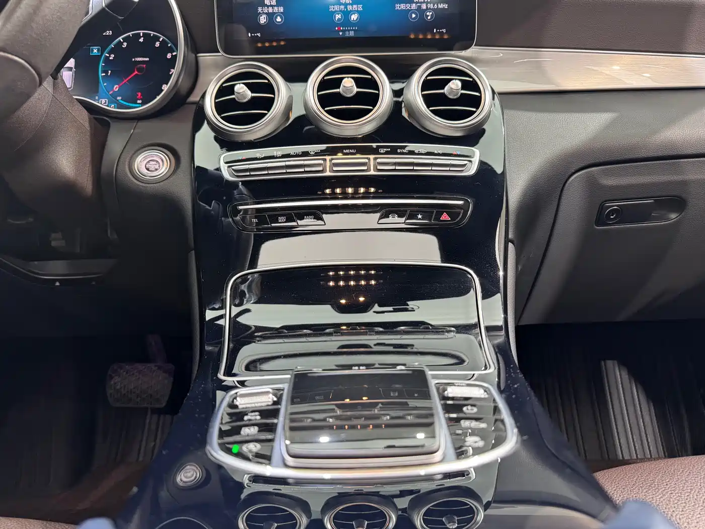Mercedes-Benz GLC 2021 GLC 260 L 4MATIC Sporty фото 27