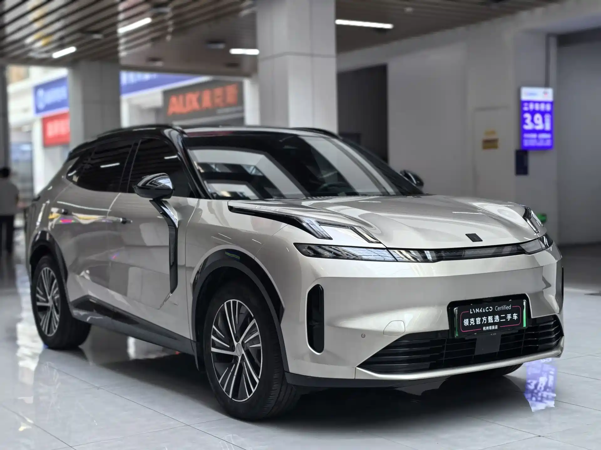 Фото 3 - Lynk & Co 08 EM-P