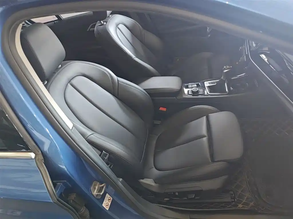 BMW 1 Series 2018 118i Sport Edition фото 25