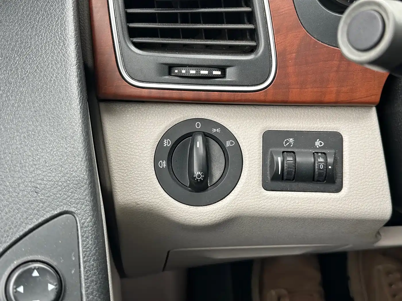 SAIC Maxus Maxus G10 2016 2.4L Manual Elite фото 19