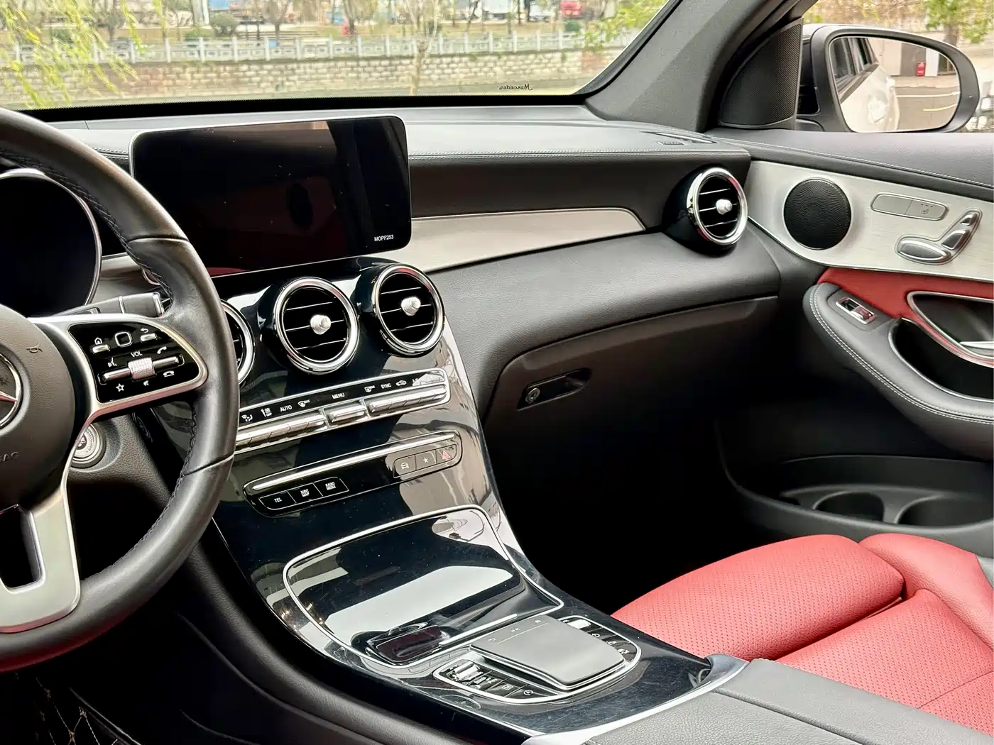 Mercedes-Benz GLC Coupe 2022 Facelift GLC 260 4MATIC Coupe SUV фото 18