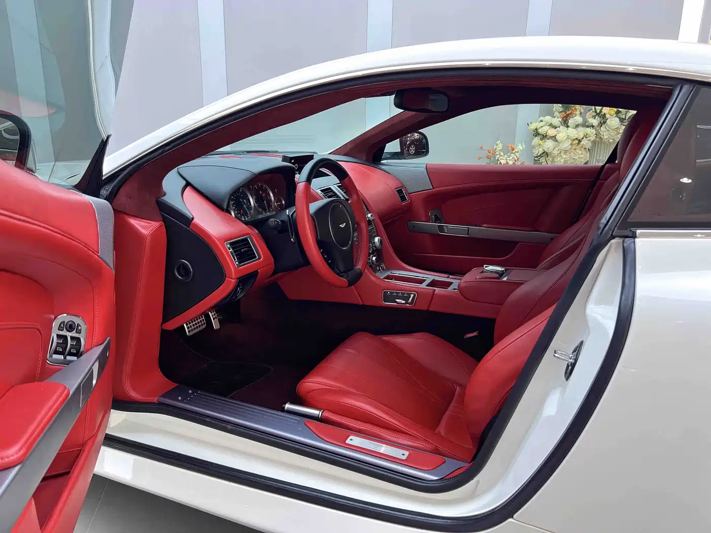 Aston Martin DB9 2014 2013 6.0L Coupe