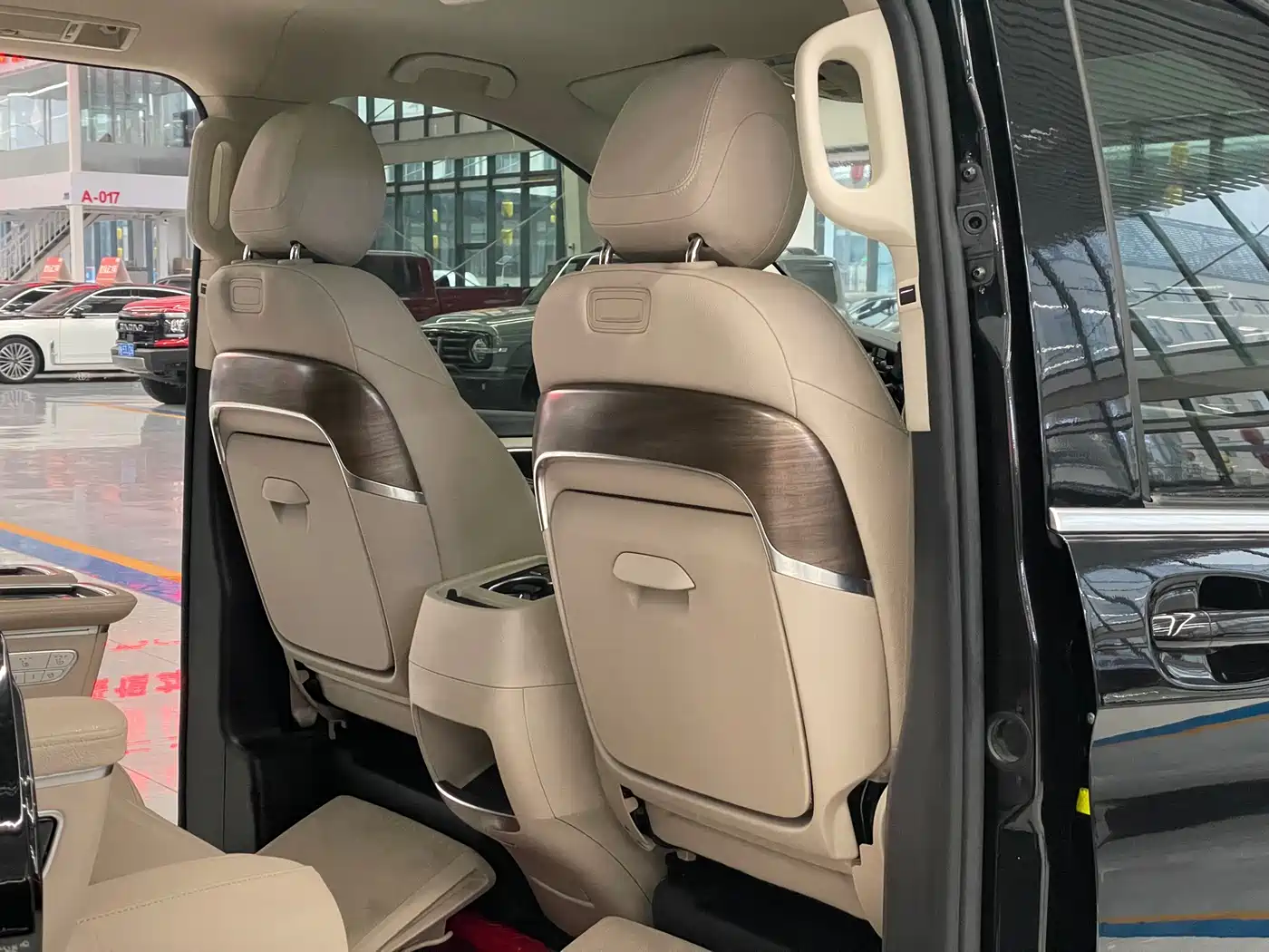Mercedes-Benz V-Class 2020 V 260 Luxury Edition фото 8