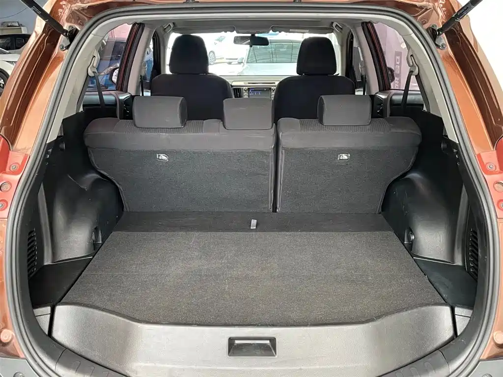 Toyota RAV4 Rongfang 2015 2.0L CVT 2WD Trend Edition фото 15