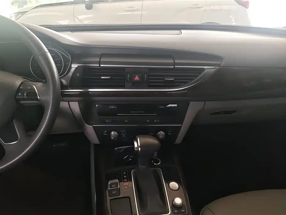 Audi A6L 2012 30 FSI Comfort фото 13