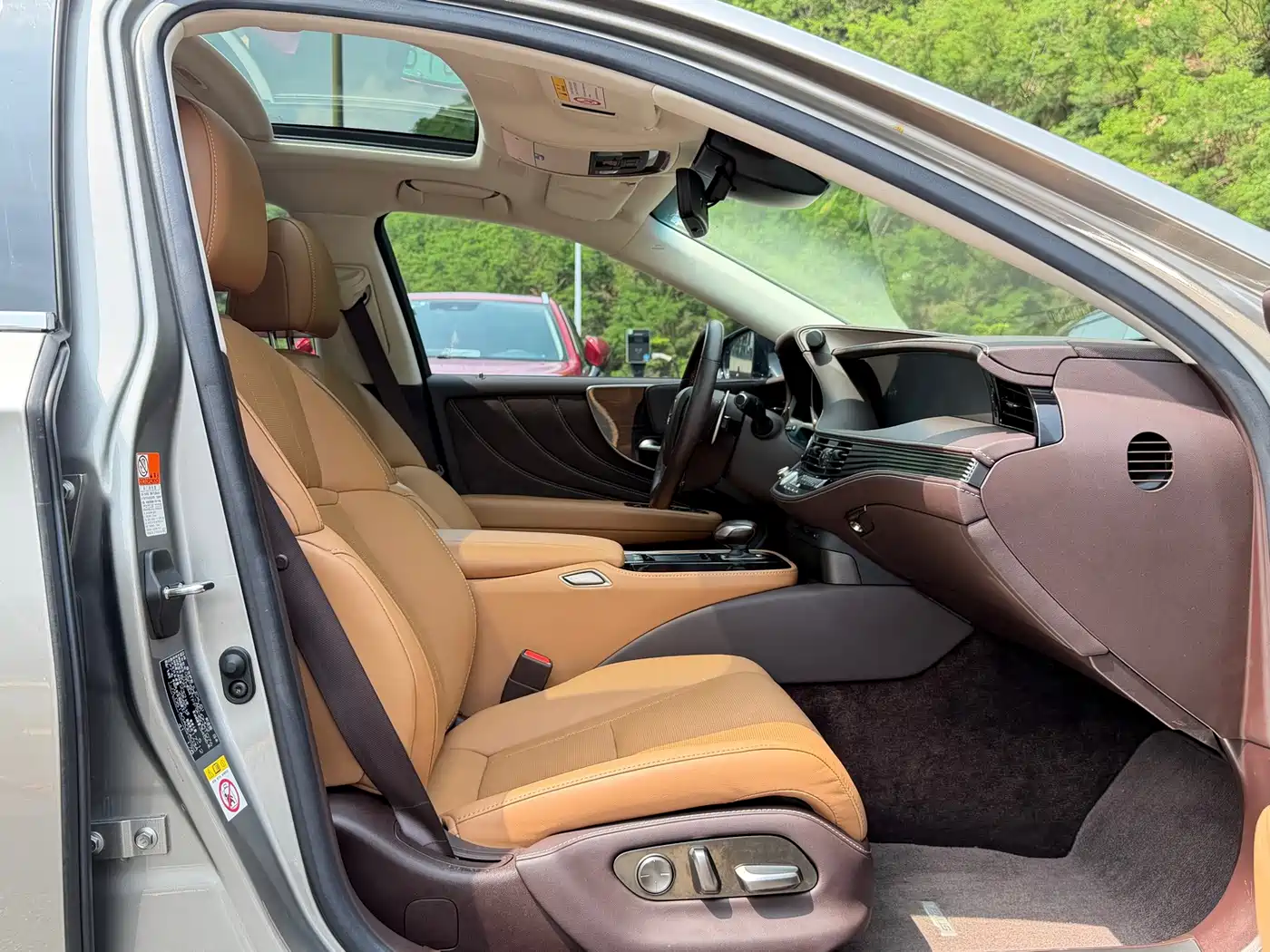 Фото 16 - Lexus LS