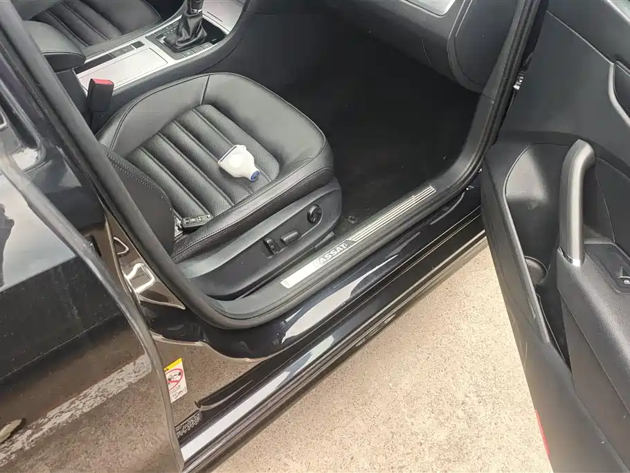 Volkswagen Passat 2014 1.8TSI DSG Executive Navigation Edition фото 8