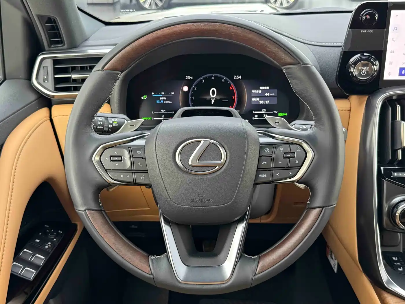 Lexus LX 2025 700h Boundary Edition фото 10