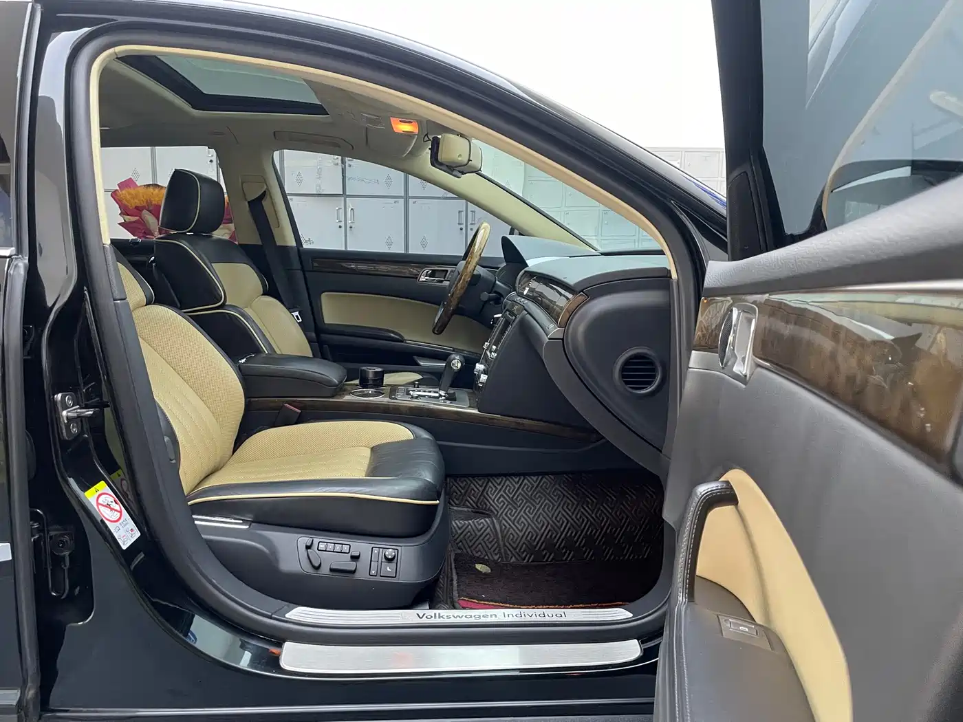 Volkswagen Phaeton 2009 Model 3.6L V6 5-seat Extended Luxury фото 11