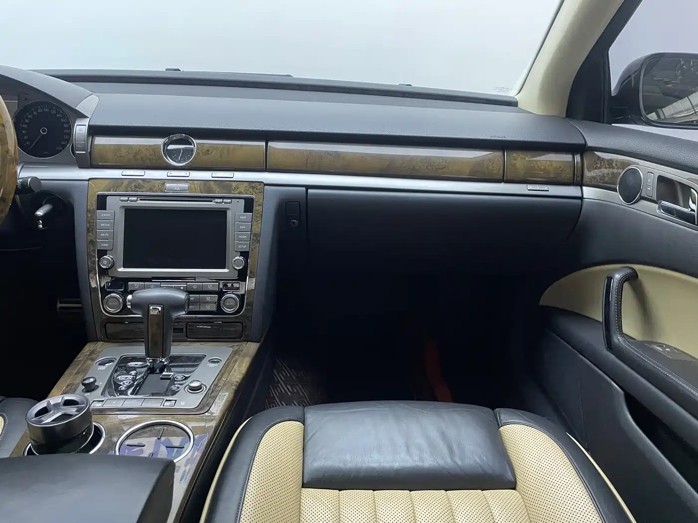 Volkswagen Phaeton 2009 Model 3.6L V6 5-seat Extended Luxury фото 18