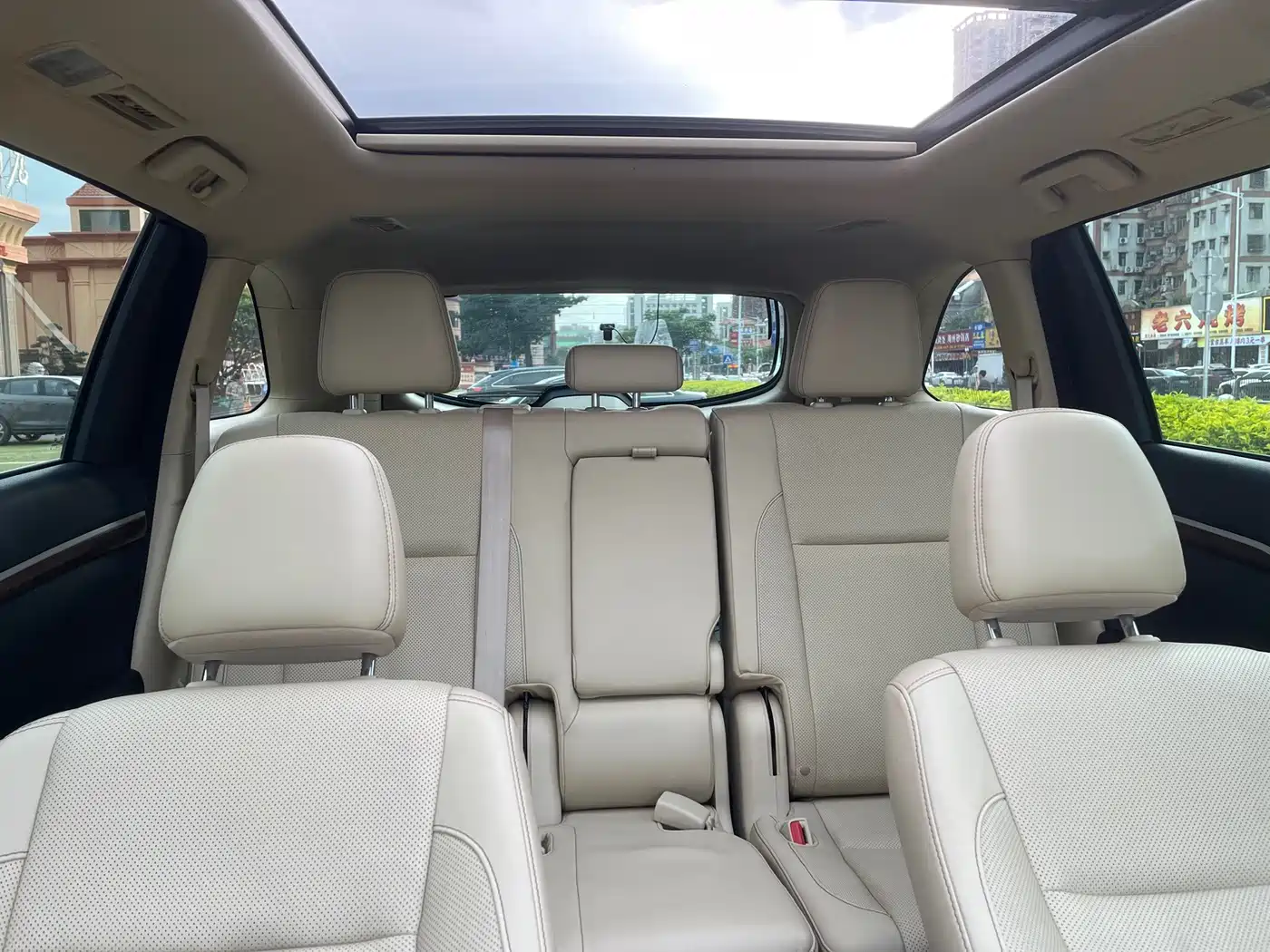 Photo 19 - Toyota Highlander