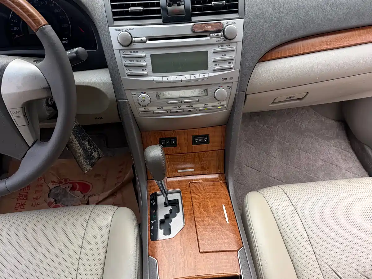 Toyota Camry 2013 200G Classic Luxury Edition фото 23